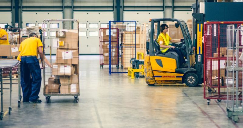 Thương hiệu, hàng hóa, khách hàng và hậu cần ảnh hưởng lớn